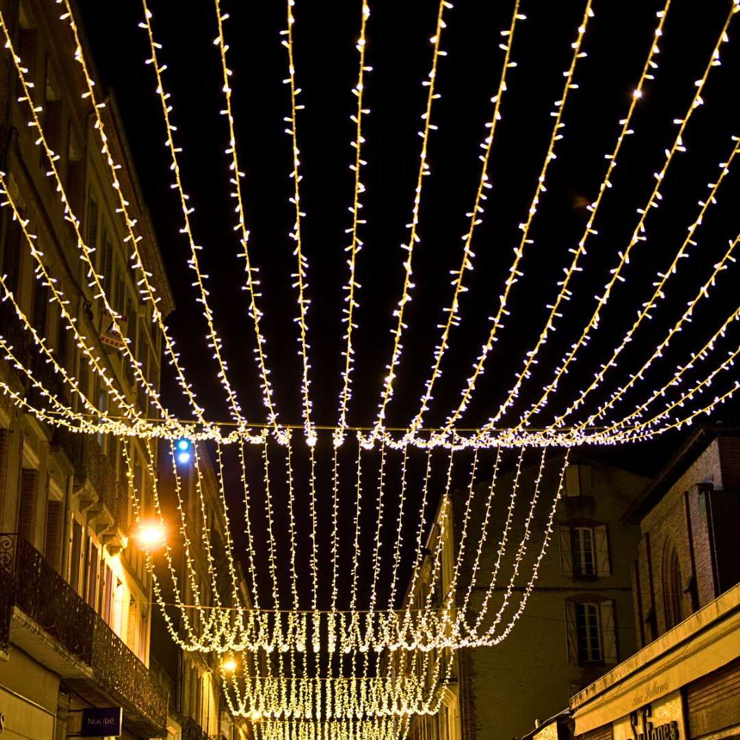 LED Svetleća Traka 50M / 100M – Fleksibilna Praznična Dekoracija ✨