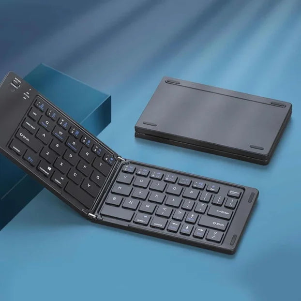 Sklopiva Bluetooth tastatura rasklopljena i sklopljena